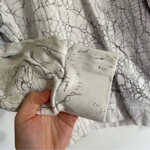 Lululemon Perfectly Oversized Crewneck White Black Crackle Print Womens 8 - Picture 6 of 9